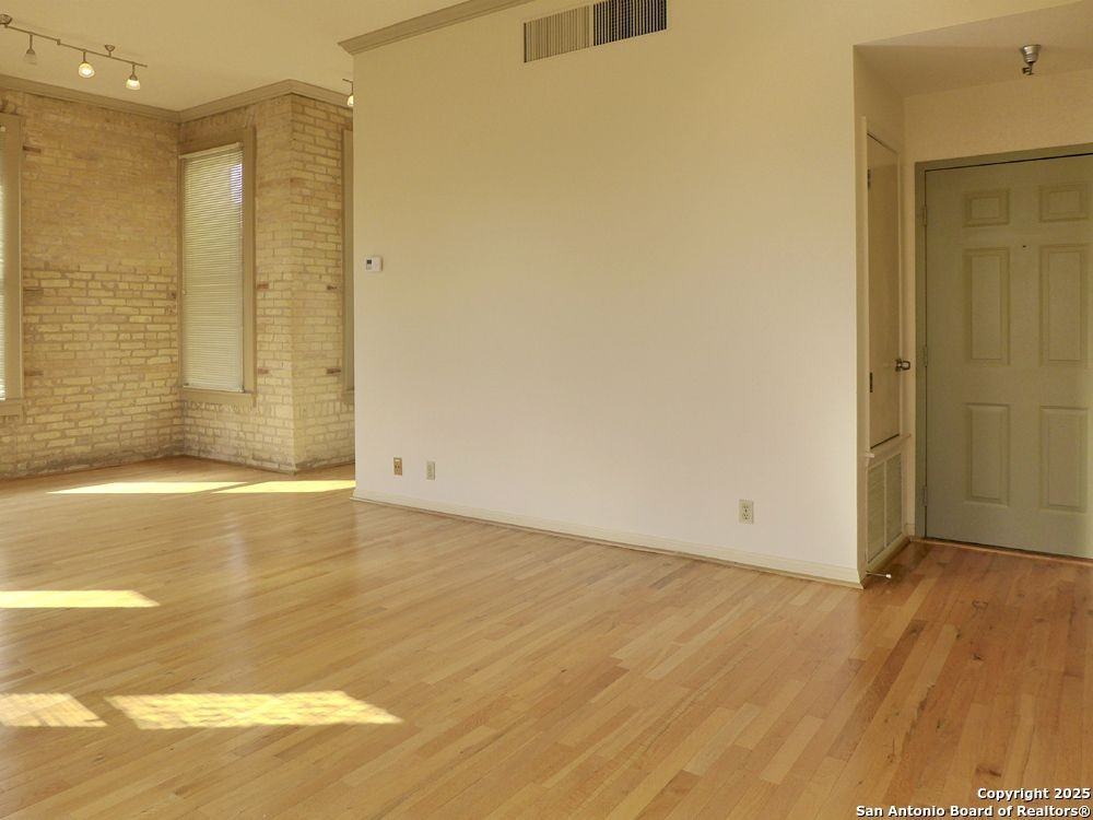 221 Losoya St ##3a - Photo 3 of 23