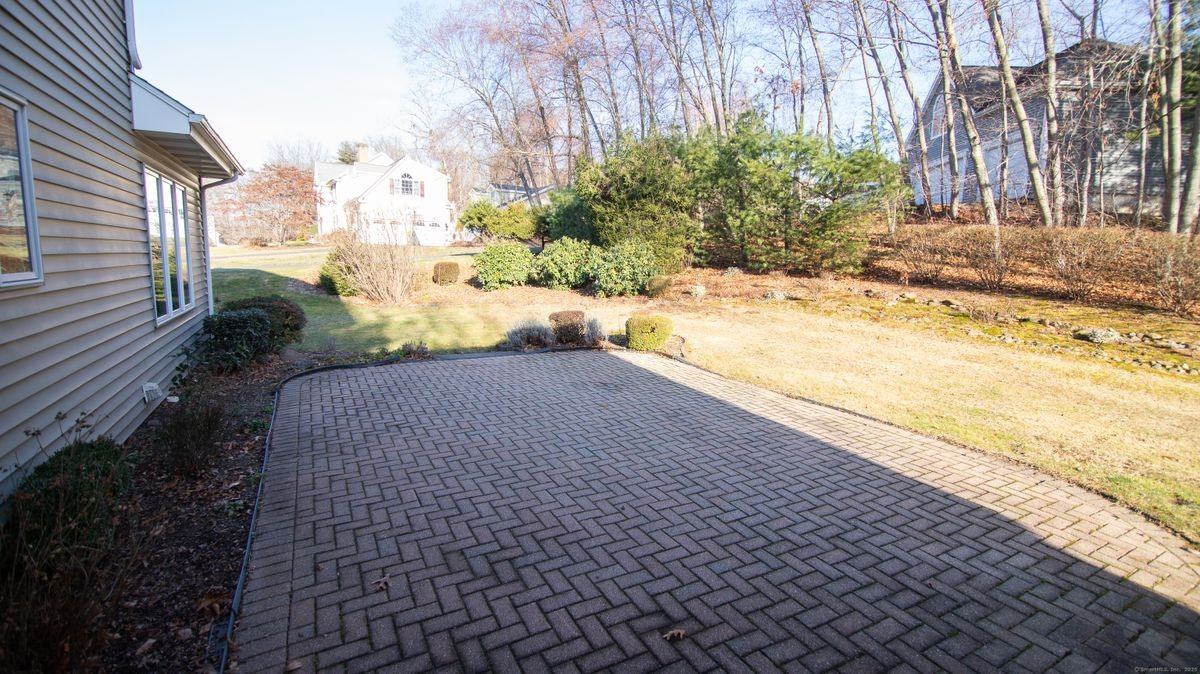 54 Winchester Dr - Photo 2 of 10