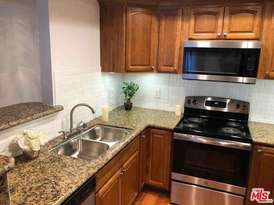 22100 Burbank Blvd - Photo 2 of 34