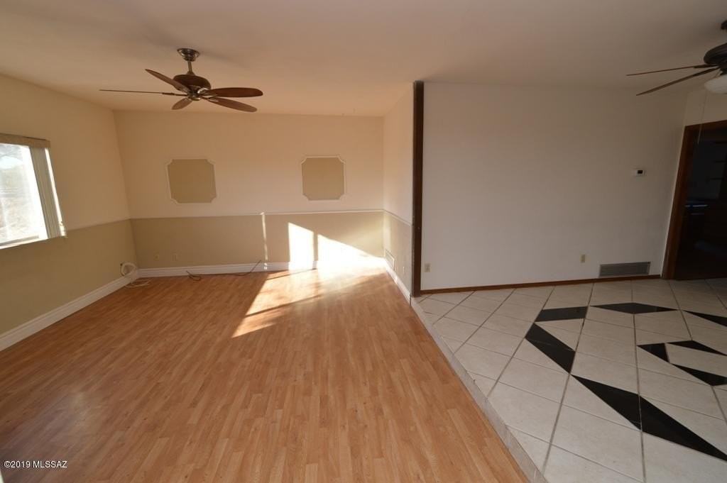 5050 N Hillcrest Dr - Photo 2 of 15