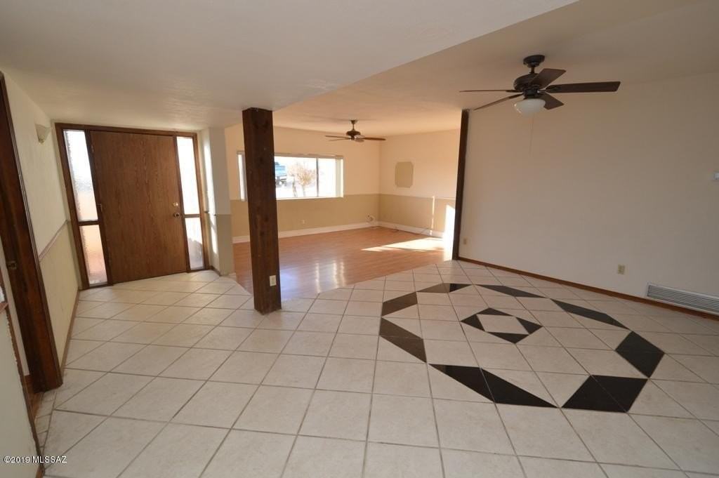 5050 N Hillcrest Dr - Photo 5 of 15