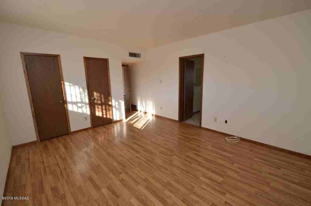 5050 N Hillcrest Dr - Photo 6 of 15