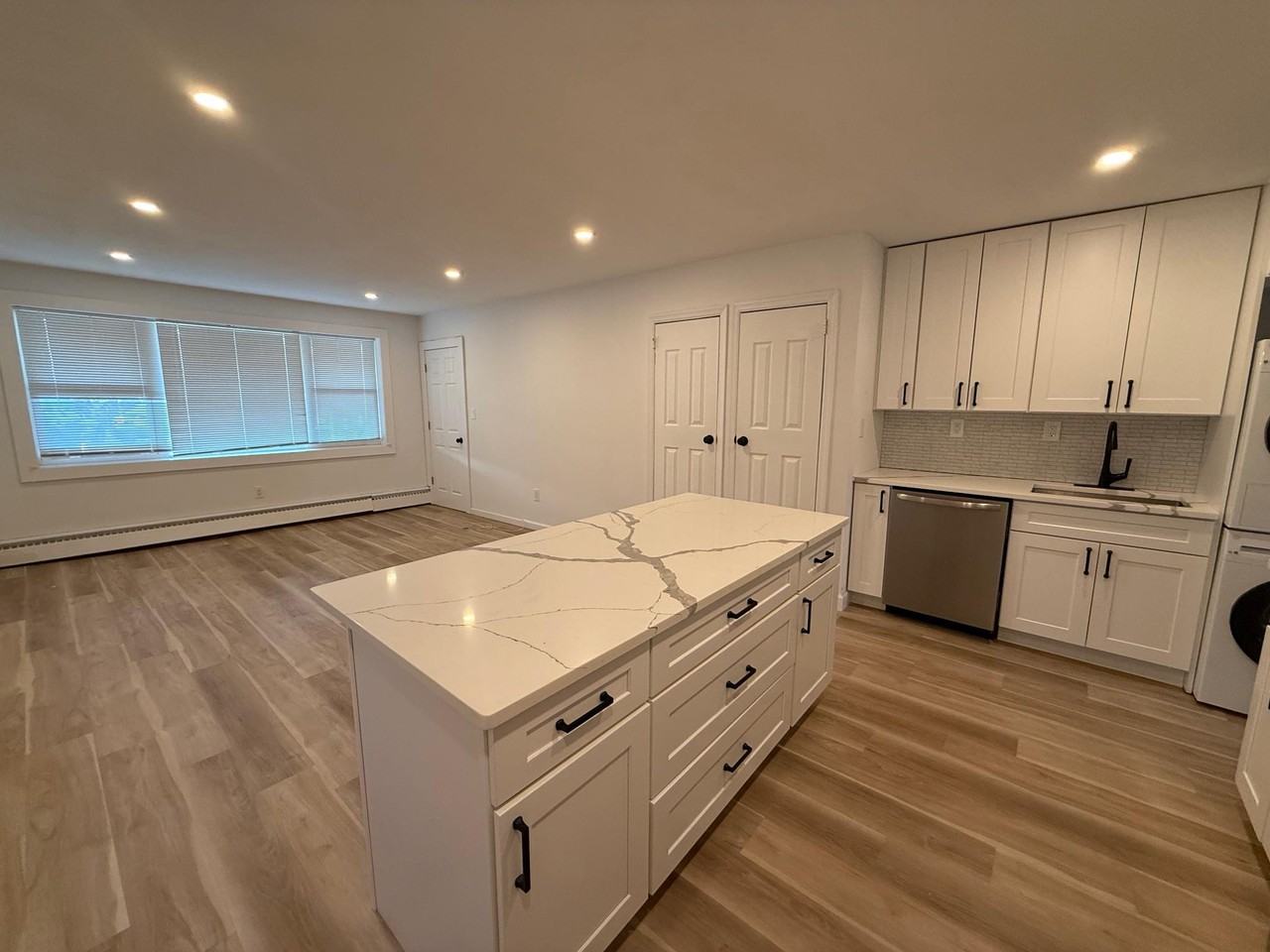 624 E Broadway - Photo 3 of 14