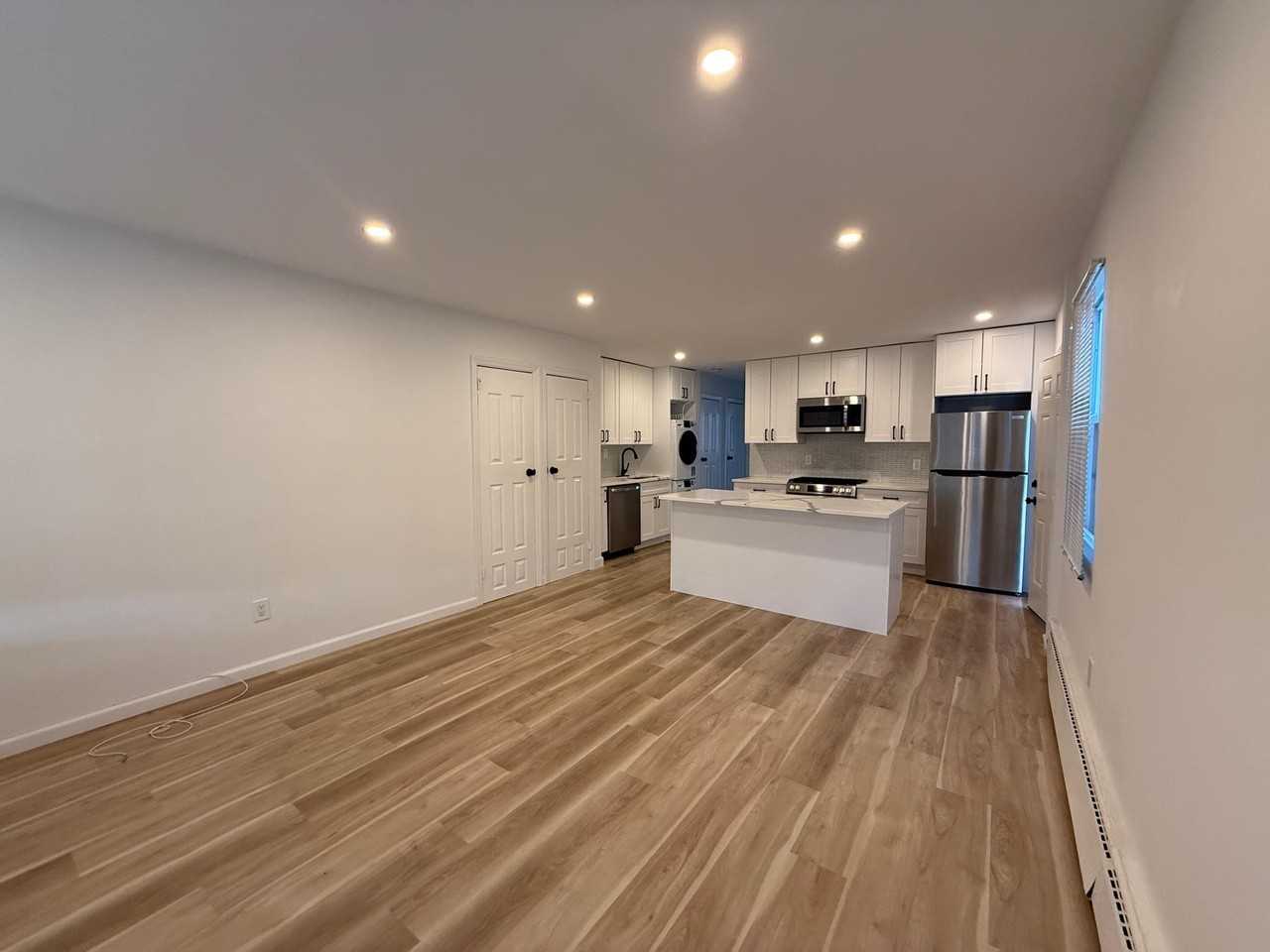 624 E Broadway - Photo 5 of 14