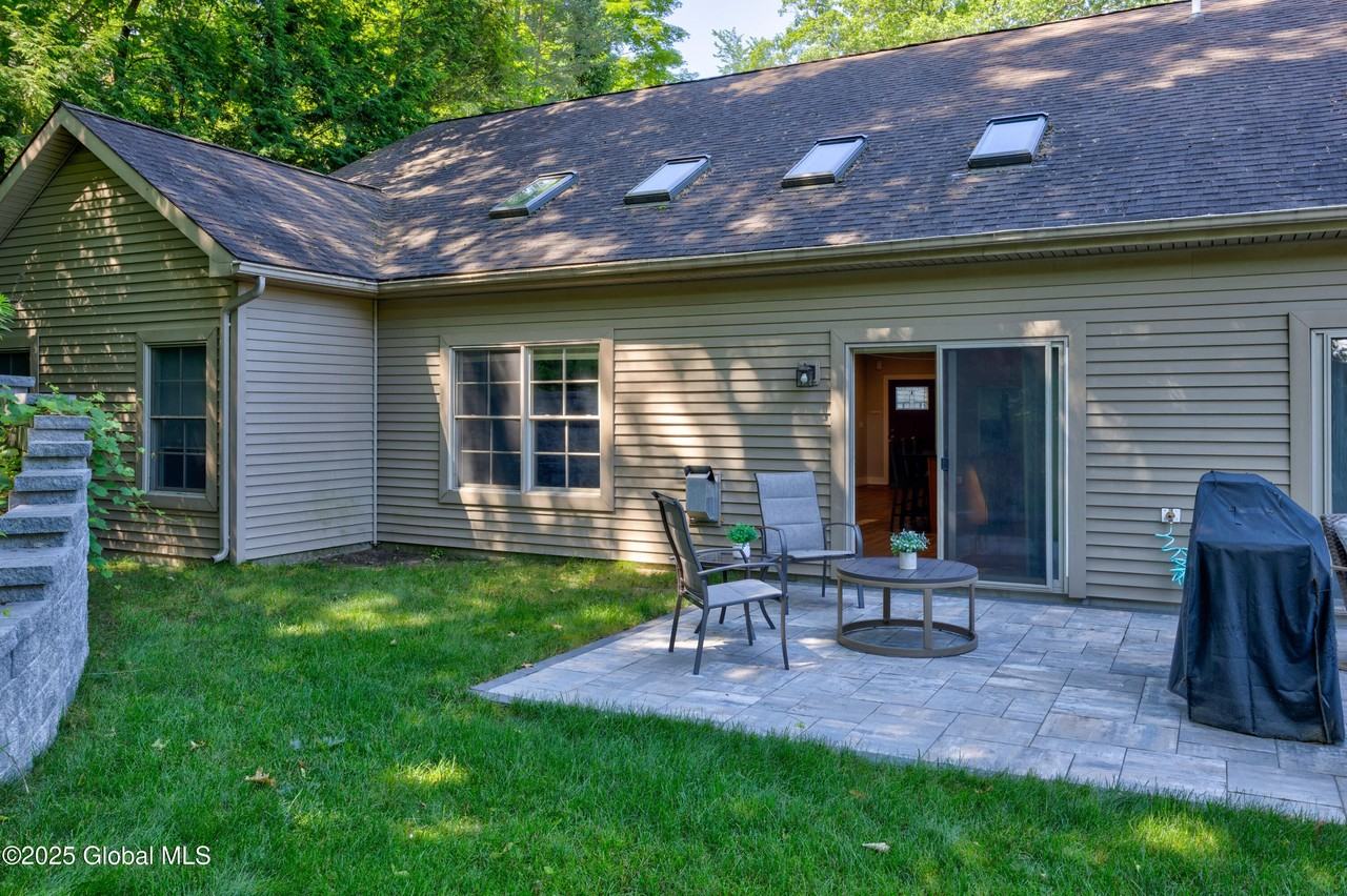 66 Warren St - Photo 2 of 26