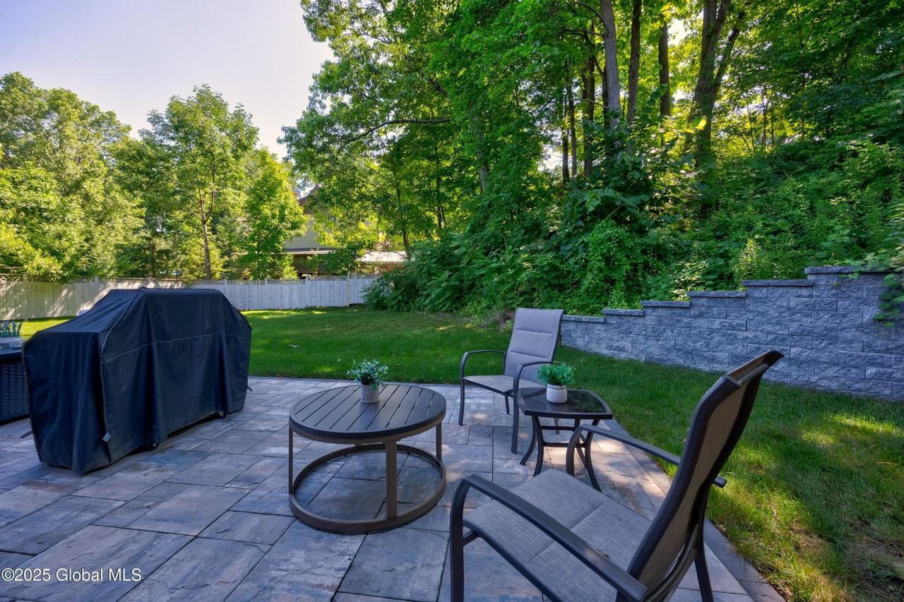 66 Warren St - Photo 3 of 26