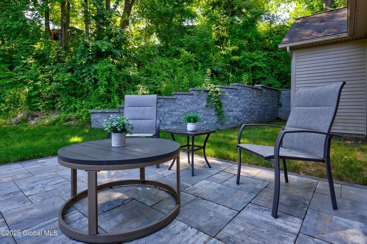 66 Warren St - Photo 4 of 26