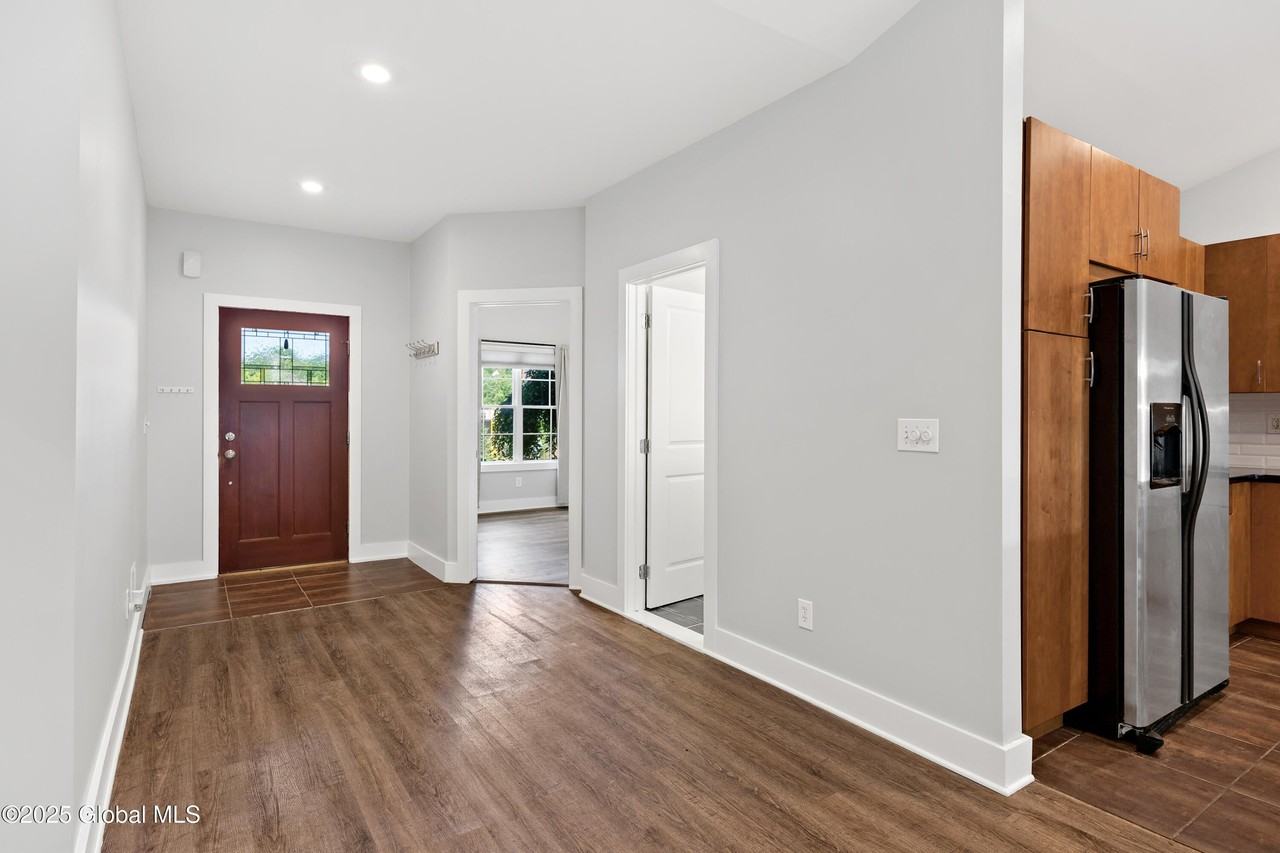 66 Warren St - Photo 5 of 26