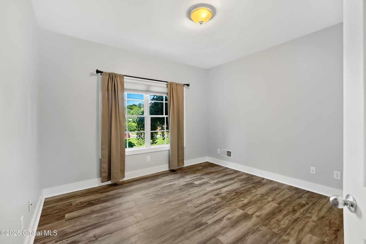 66 Warren St - Photo 7 of 26