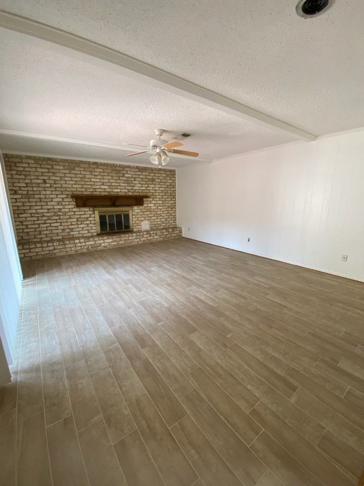 12710 Shady Knoll Ln - Photo 5 of 20