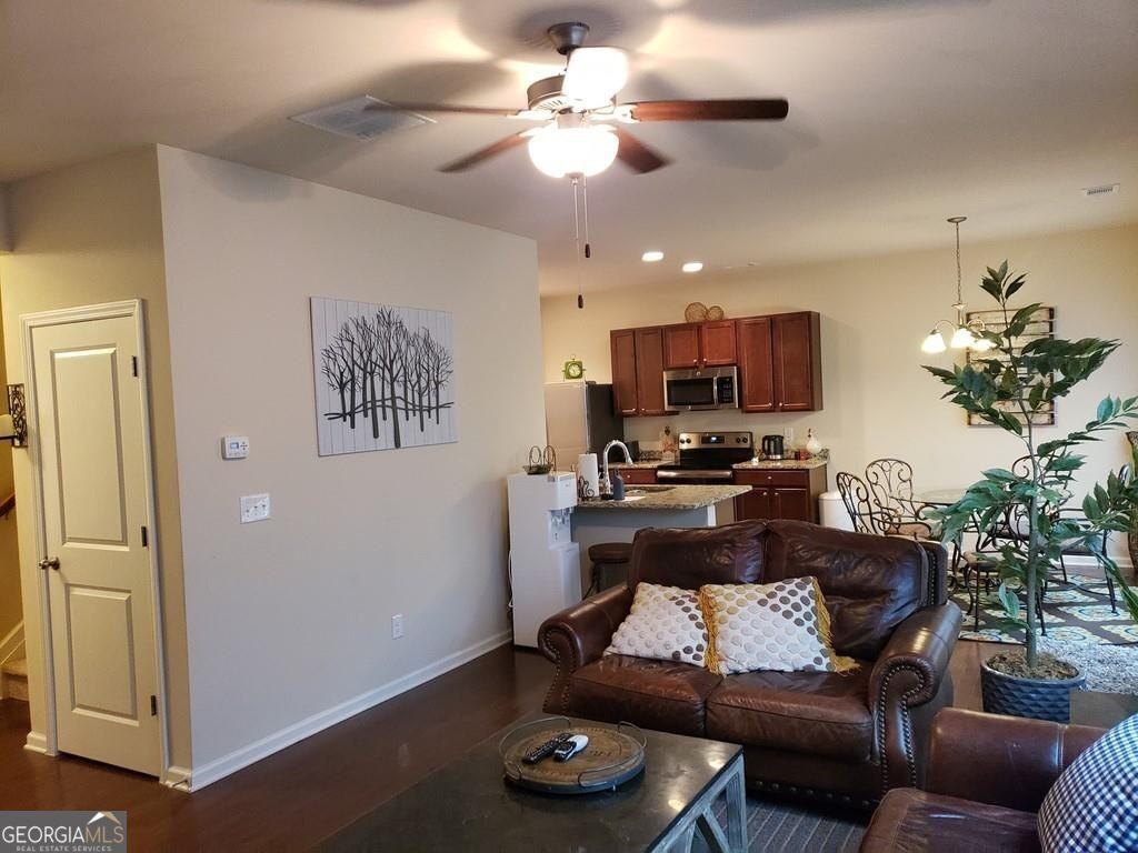 323 Hardy Ives Ln - Photo 2 of 11