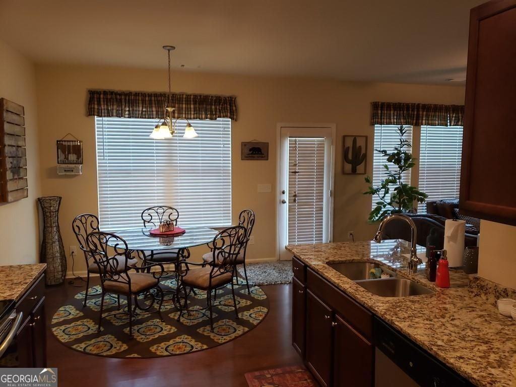 323 Hardy Ives Ln - Photo 3 of 11