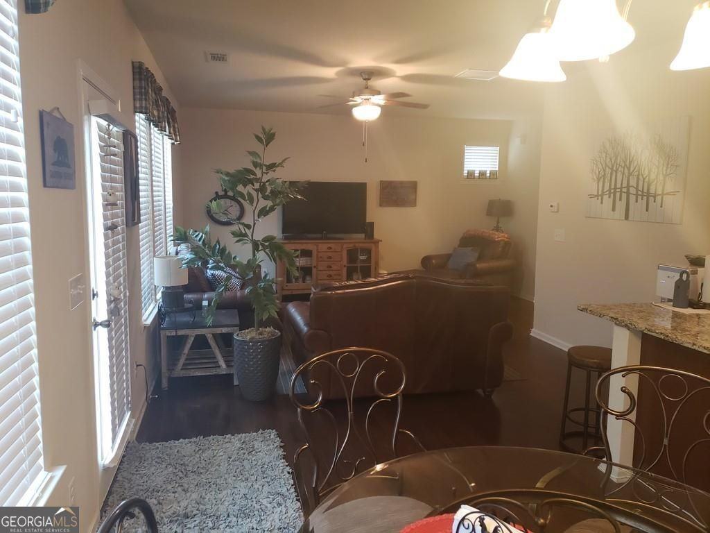 323 Hardy Ives Ln - Photo 5 of 11