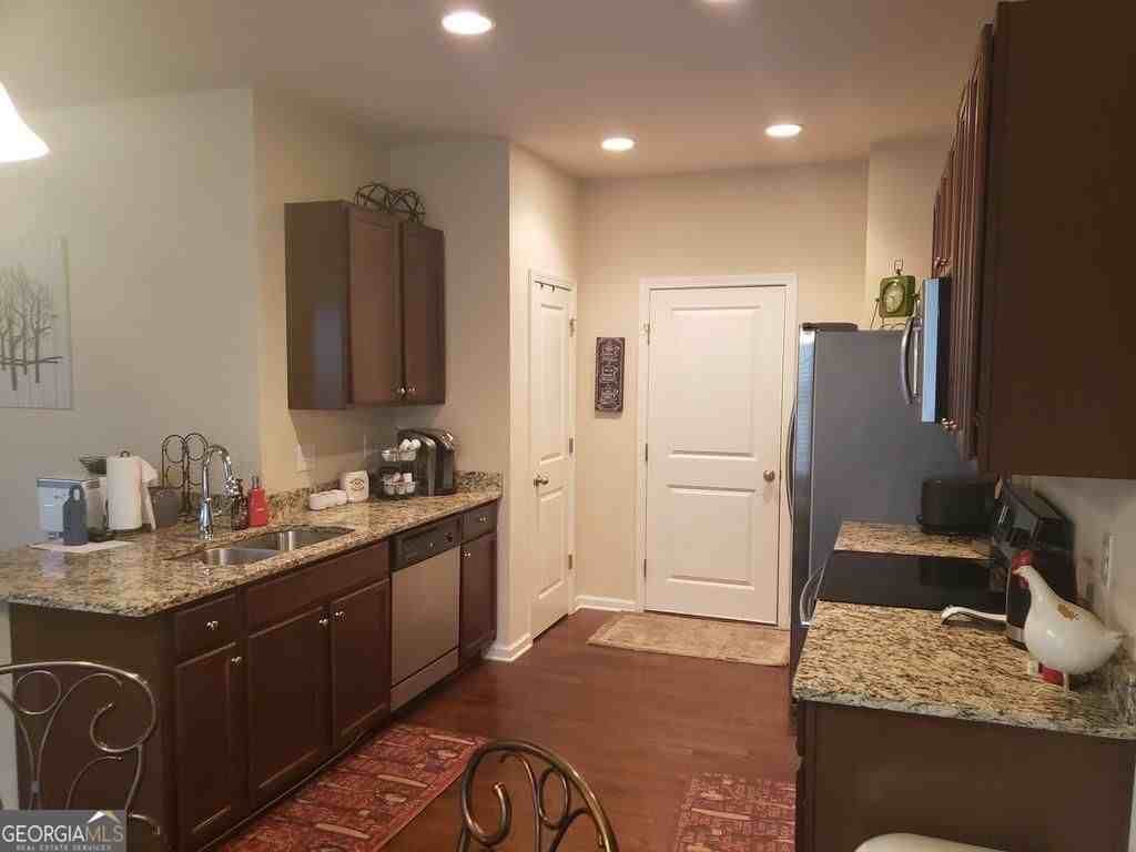 323 Hardy Ives Ln - Photo 7 of 11