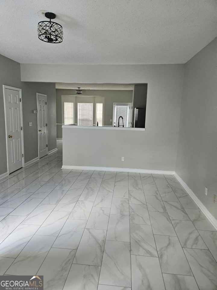 2735 Parkway Trl - Photo 4 of 11