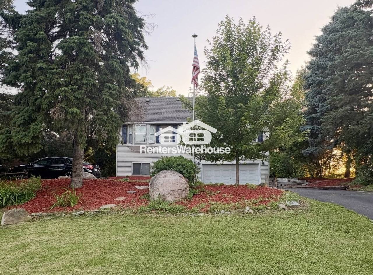 3566 Granada Ave N - Photo 4 of 36