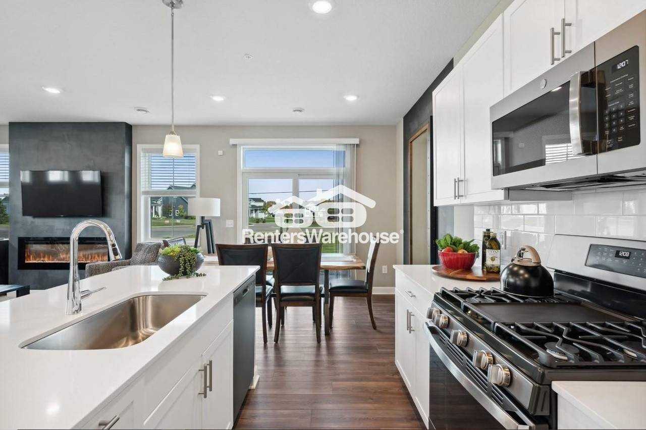 1913 Prospect Ln - Photo 3 of 50