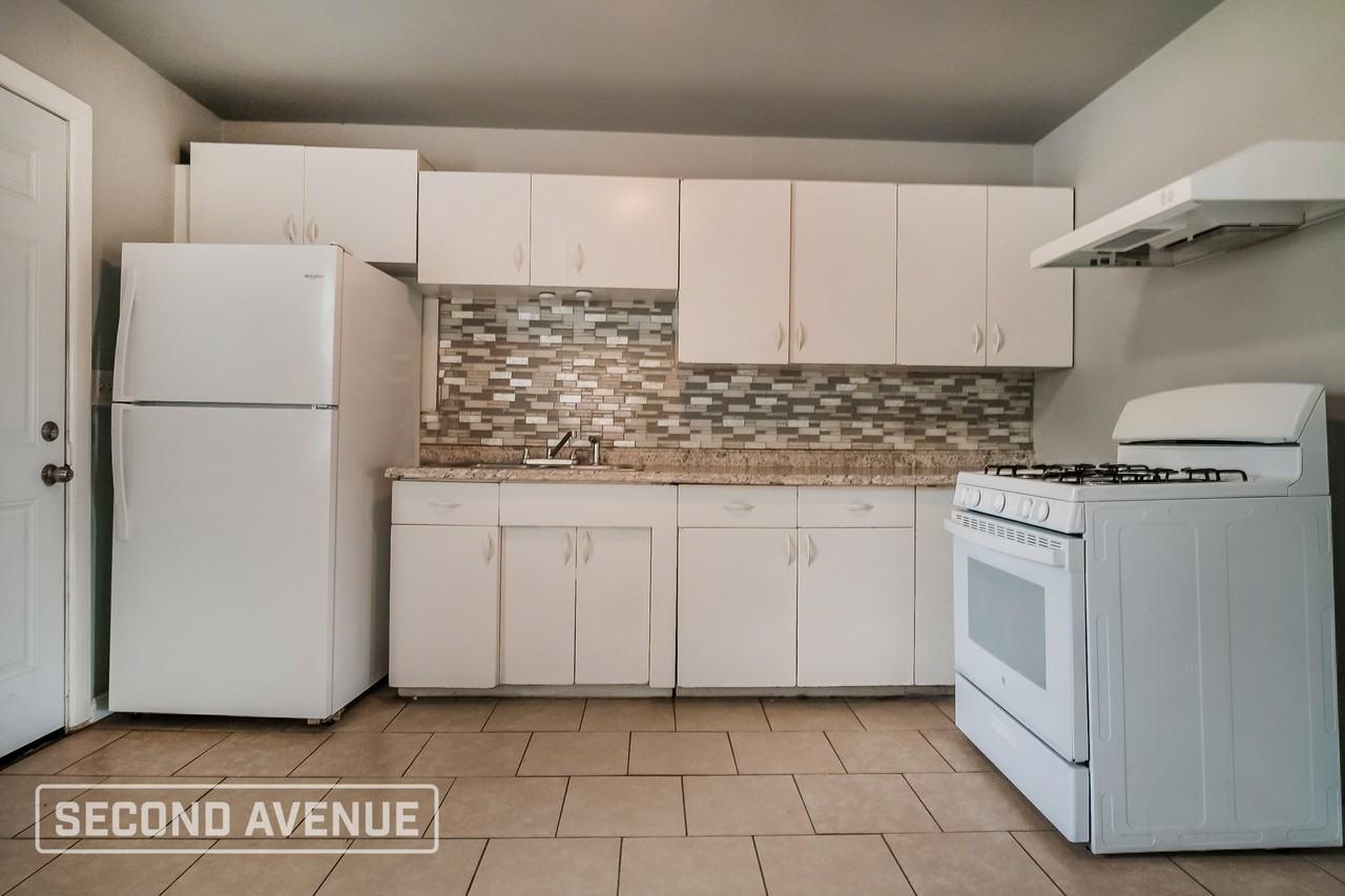 1121 Se 18th St - Photo 2 of 25