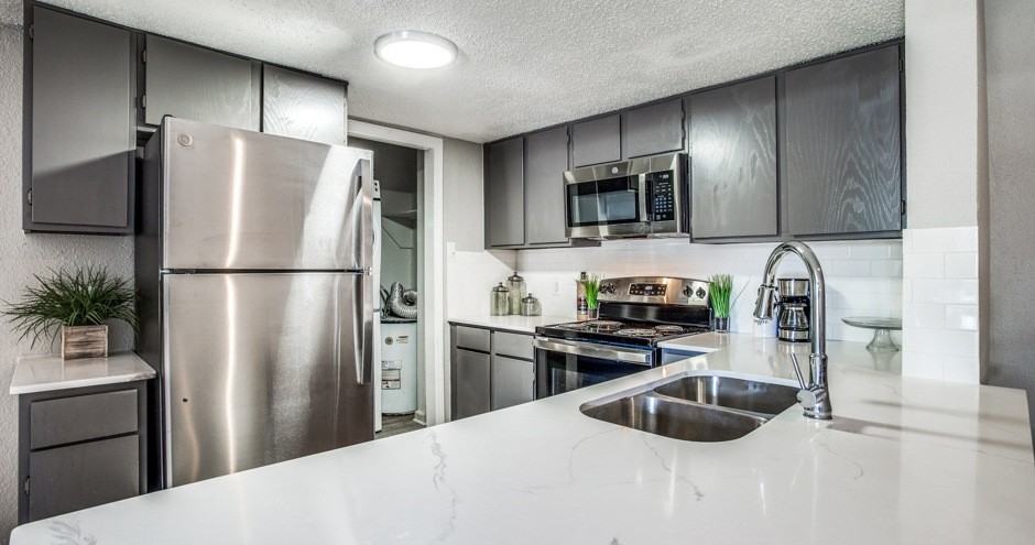 Preslee Apartments - Photo 4 of 38