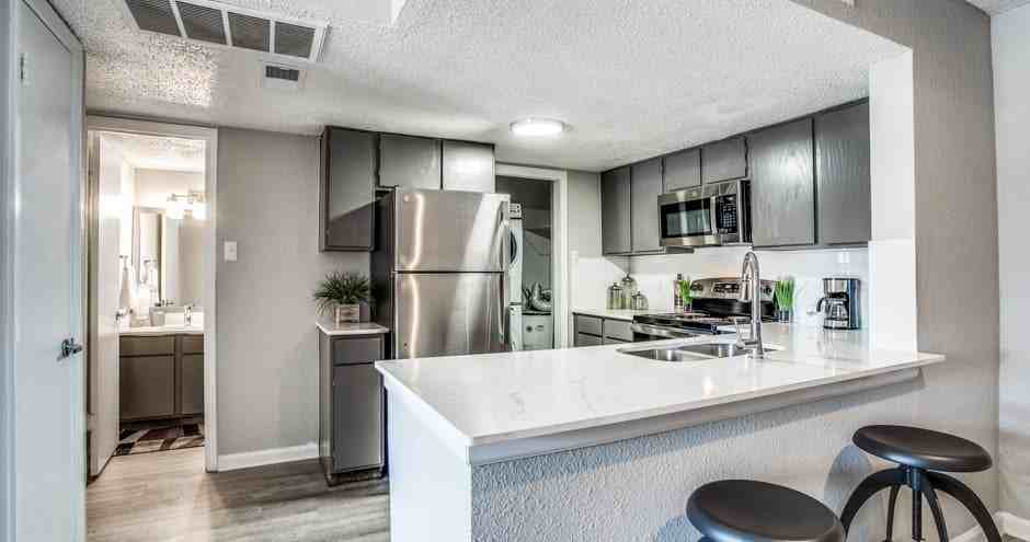 Preslee Apartments - Photo 6 of 38