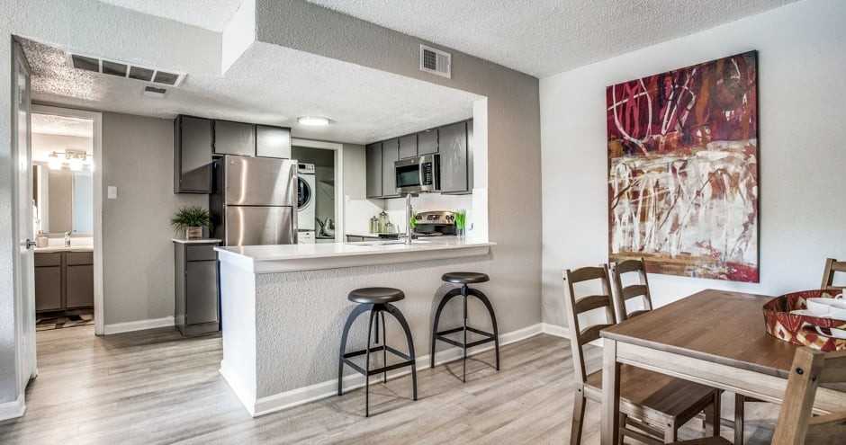 Preslee Apartments - Photo 7 of 38