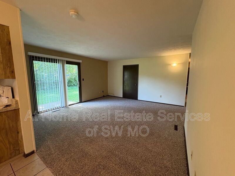 522 E Washita Ct - Photo 3 of 9