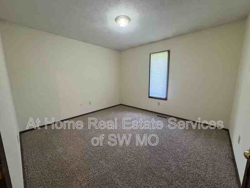522 E Washita Ct - Photo 7 of 9