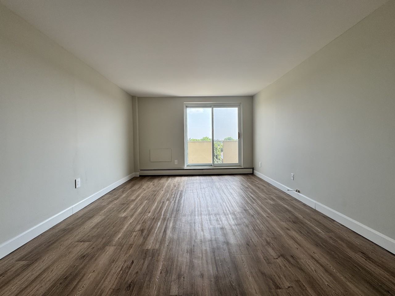 407- 455 Sandys Street - Photo 2 of 12