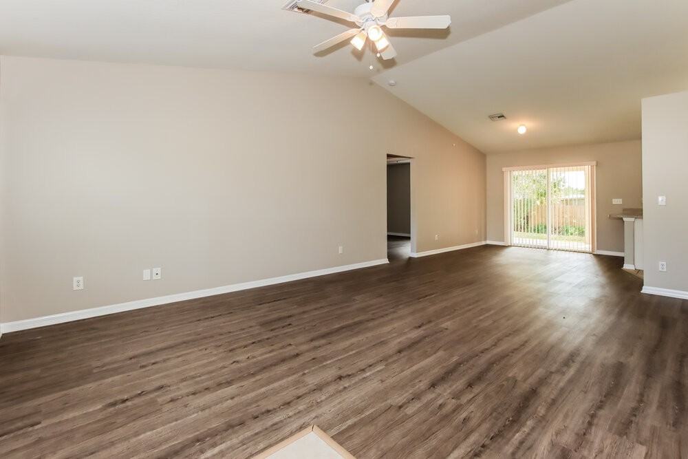 7786 104th Ct - Photo 3 of 16