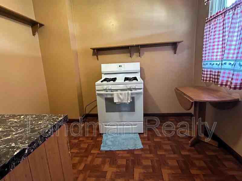 319 3rd St - Photo 3 of 8