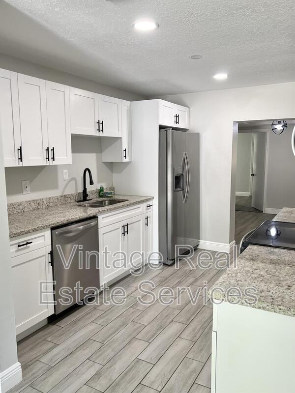 4203 E Yukon St - Photo 4 of 27