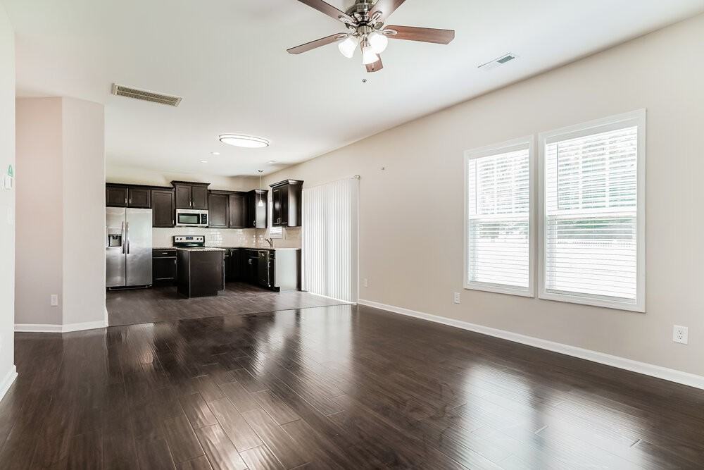 900 Sandyhill Rd - Photo 6 of 20