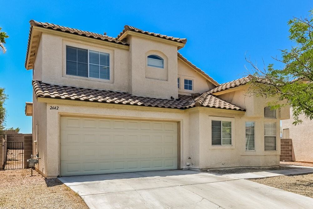 2642 Ridgewater Cir - Photo 4 of 17