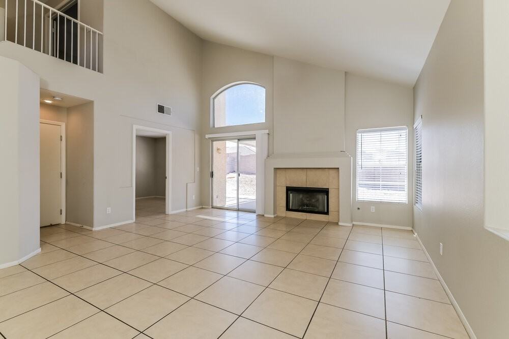 2642 Ridgewater Cir - Photo 5 of 17