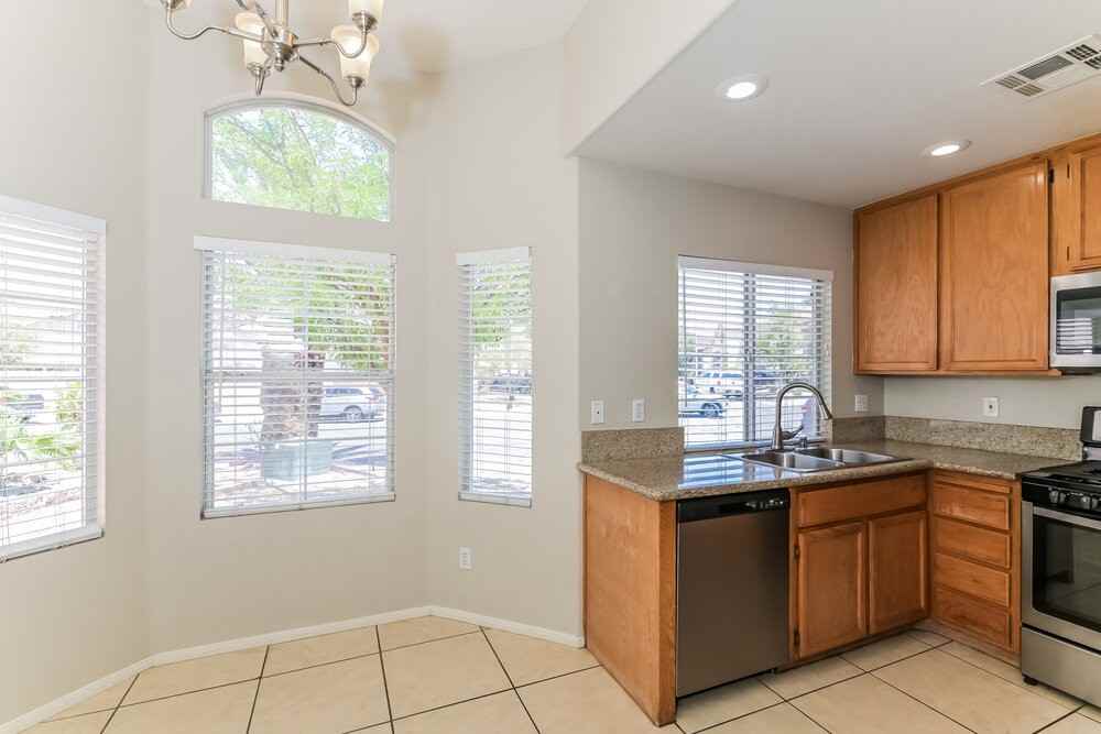 2642 Ridgewater Cir - Photo 7 of 17