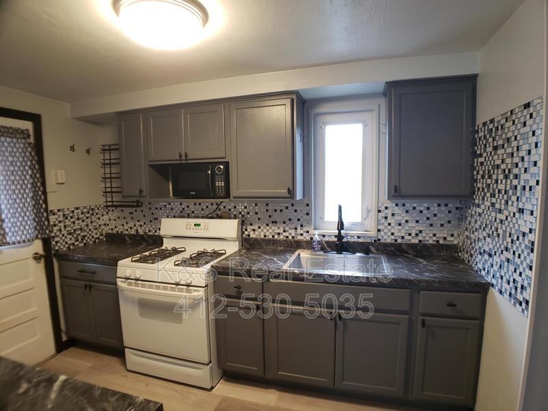 1112 Jacks Run Rd - Photo 3 of 10