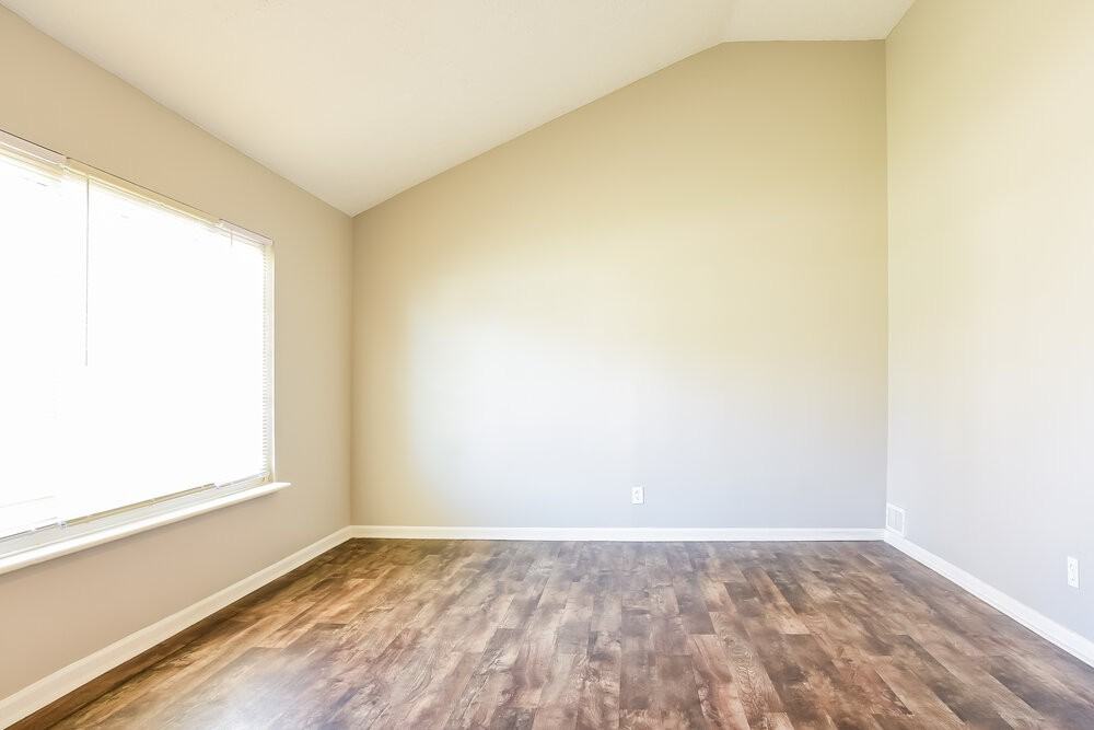 1123 Lockwood Rd - Photo 6 of 17
