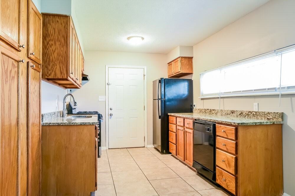 1123 Lockwood Rd - Photo 7 of 17