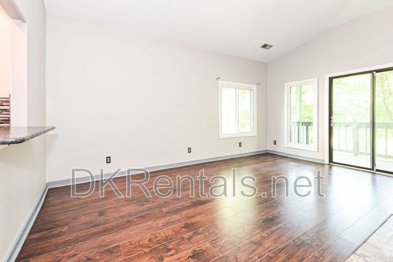 8207 Fairview Blf - Photo 2 of 15