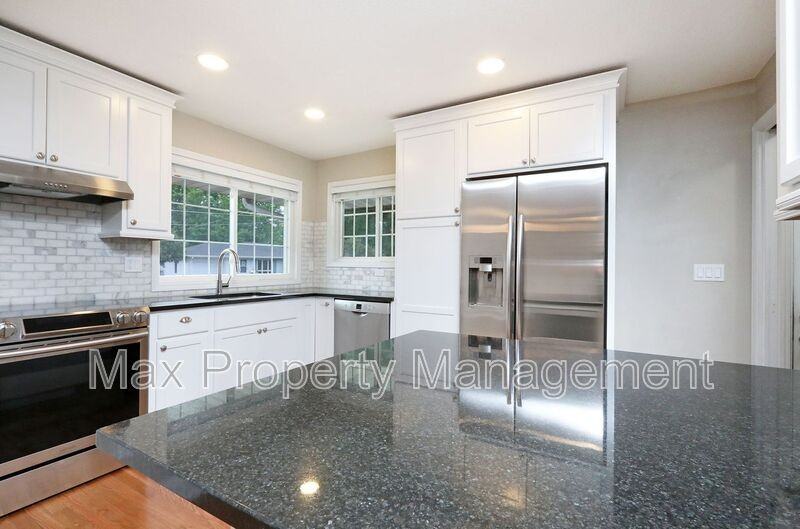 530 Sw Maple St - Photo 5 of 19