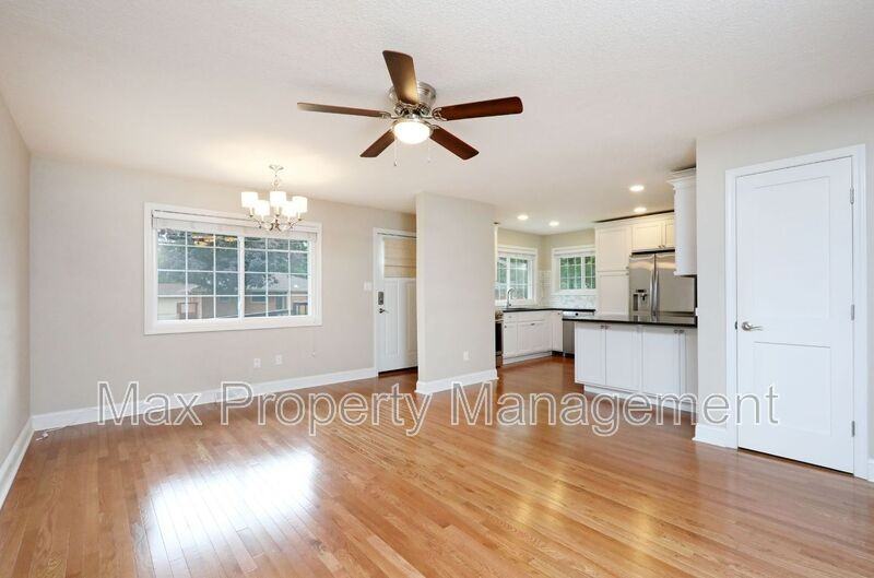 530 Sw Maple St - Photo 6 of 19