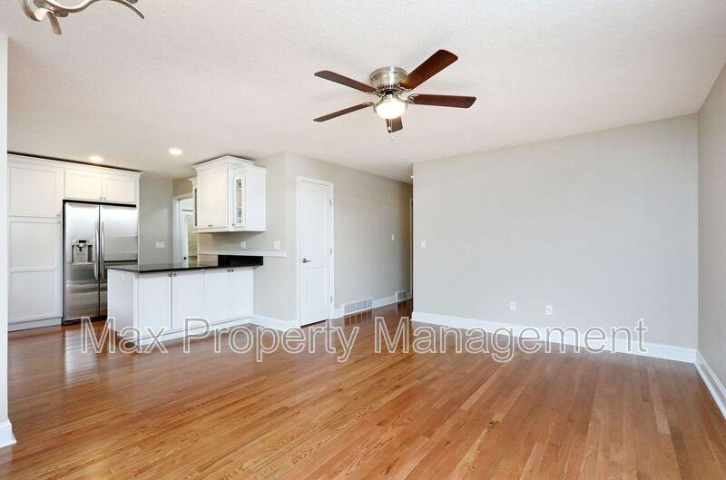 530 Sw Maple St - Photo 7 of 19