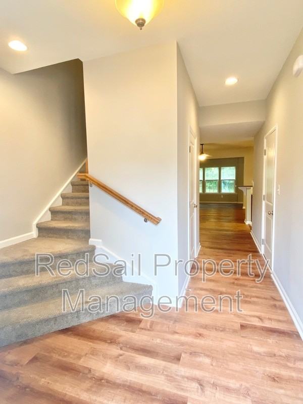 107 Riva Ct - Photo 2 of 23