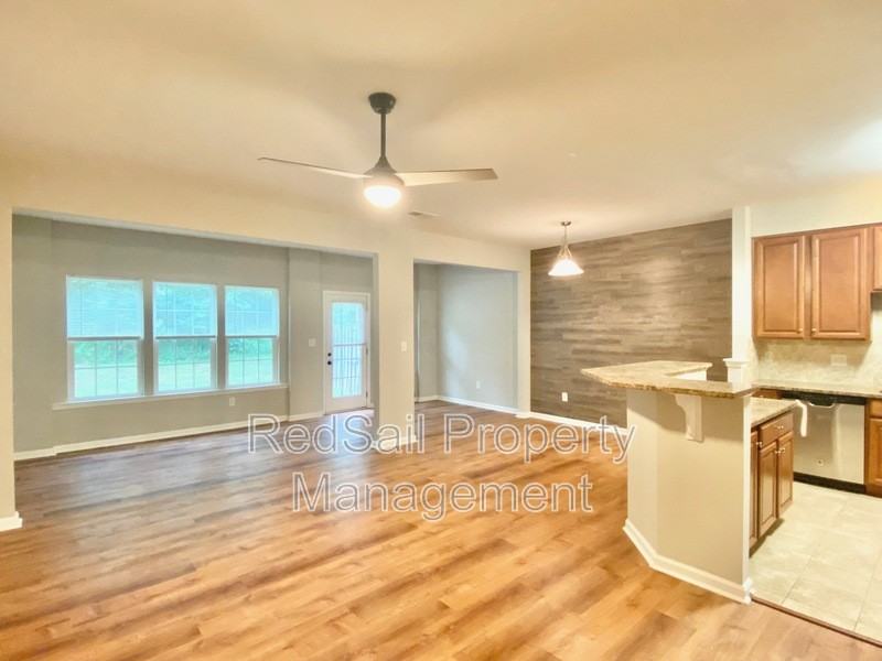 107 Riva Ct - Photo 4 of 23