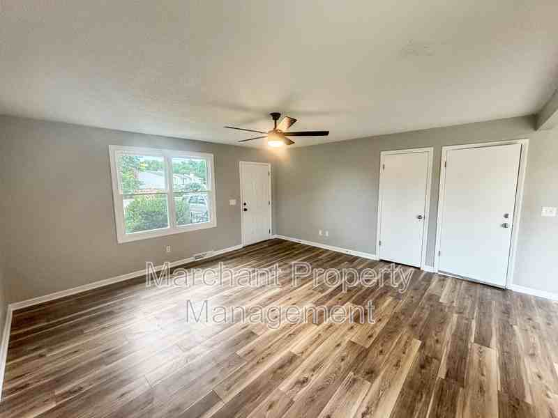 4702 Old Spartanburg Rd - Photo 3 of 18