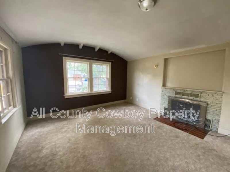 706 S 16th St - Photo 4 of 11