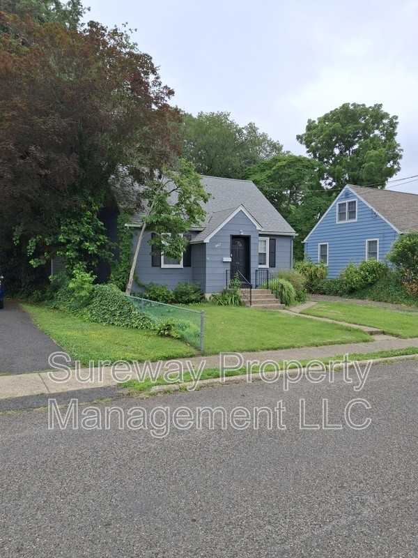 447 E Park Ave - Photo 3 of 27