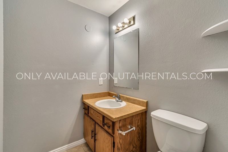 131 E St #5 - Photo 3 of 18