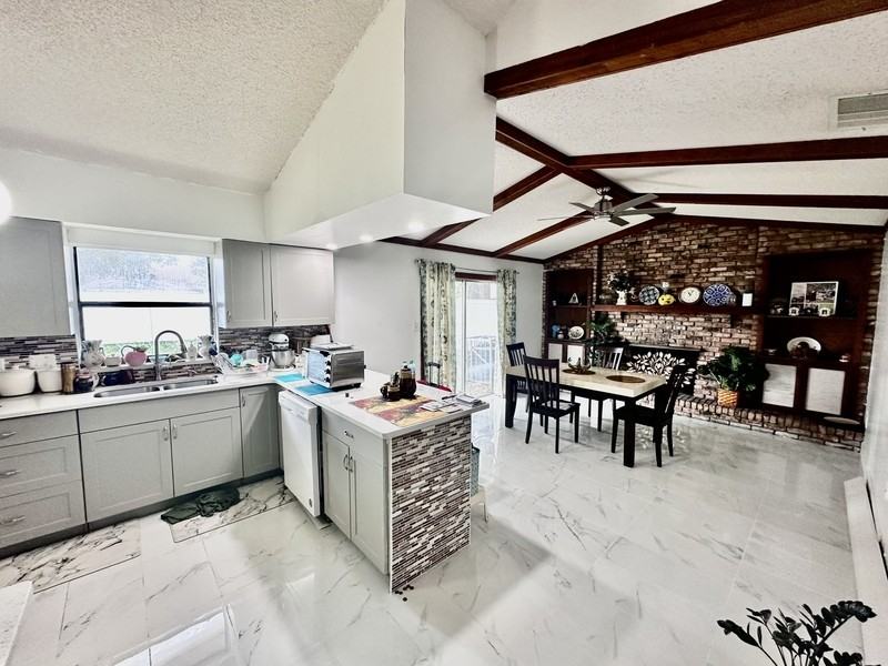 5261 Signal Hill Rd - Photo 2 of 21