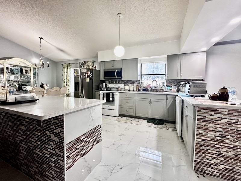 5261 Signal Hill Rd - Photo 3 of 21